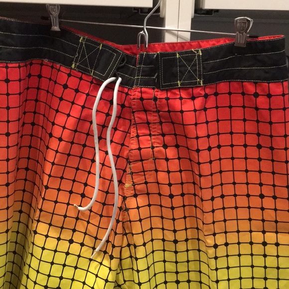 5/$25 Sz 36 Sims boardshort. Great condition - Picture 3 of 4